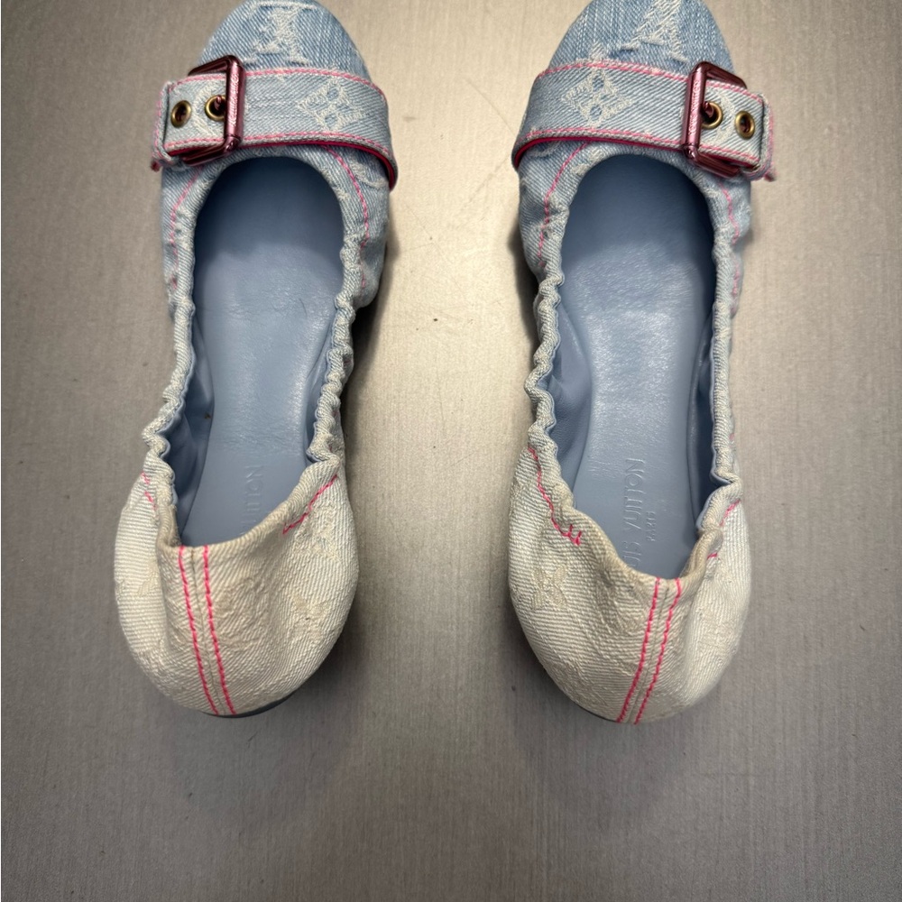 Louis Vuitton Women's Denim Flats with Pink Accents - Picture 2 of 8